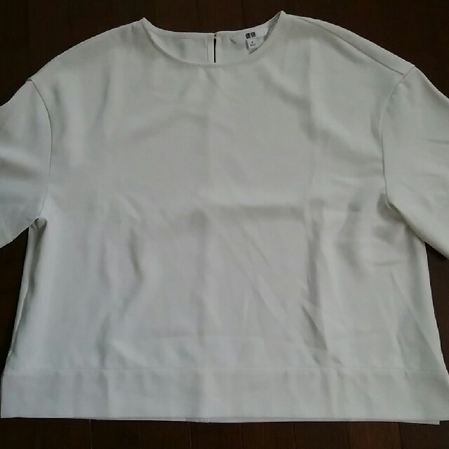 UNIQLO(ユニクロ)のユニクロ　ブラウス美品2枚 レディースのトップス(シャツ/ブラウス(半袖/袖なし))の商品写真