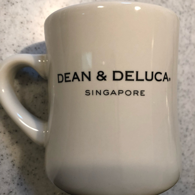 DEAN & DELUCA(ディーンアンドデルーカ)の(日本未入荷) Dean& Deluca 希少★シンガポールロゴコーヒーマグ インテリア/住まい/日用品のキッチン/食器(グラス/カップ)の商品写真