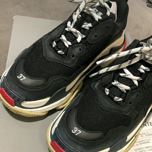 balenciaga triple s 37