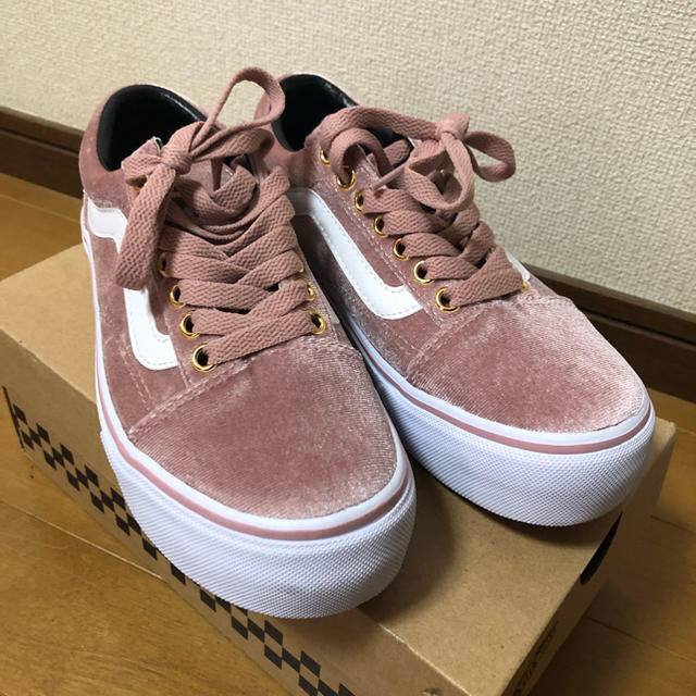 VANS(ヴァンズ)のVans ベロア生地 売り切れ続出 pink レディースの靴/シューズ(スニーカー)の商品写真