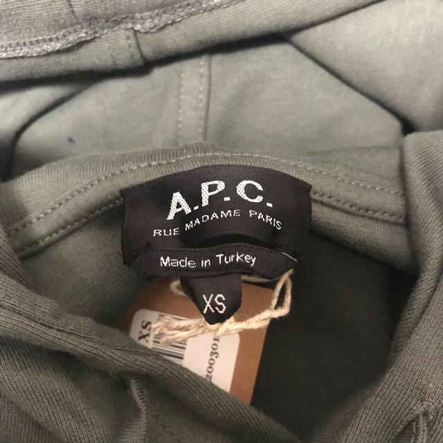 A.P.C(アーペーセー)の【未使用】完売品A.P.C. パーカー カーキ メンズXS apcアーペーセー メンズのトップス(パーカー)の商品写真