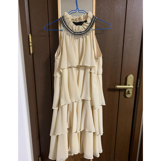 ベージュフリルビジュードレス レディースのフォーマル/ドレス(ミディアムドレス)の商品写真
