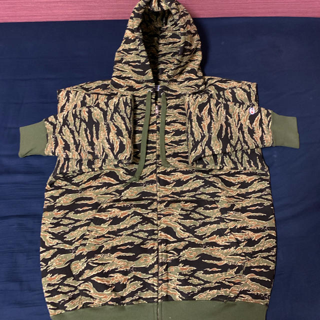 Champion(チャンピオン)のCampion Camo カモフラ チャンピオン パーカー 新品 Nike メンズのトップス(パーカー)の商品写真