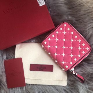 VALENTINO(財布 ・ ホワイト/白色系)のフリマアイテム一覧 VALENTINO(財布 ・ ホワイト/白色系)のフリマアイテム一覧