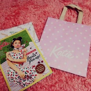 ケイティー(Katie)のkatie 新品ショップ袋とカタログ(ショップ袋)