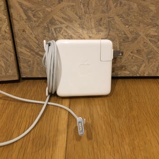 マック(Mac (Apple))のmacbook 充電器 magsafe 2 power adapter 85w(PC周辺機器)