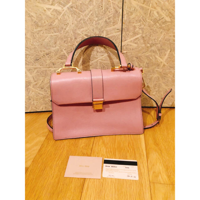 驚きの値段で miumiu - ミュウミュウ miumiu バッグ マドラスバッグ