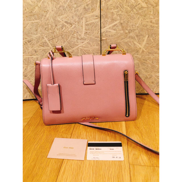 miumiu(ミュウミュウ)のミュウミュウ miumiu バッグ マドラスバッグ ピンク 正規品 美品 レディースのバッグ(ショルダーバッグ)の商品写真