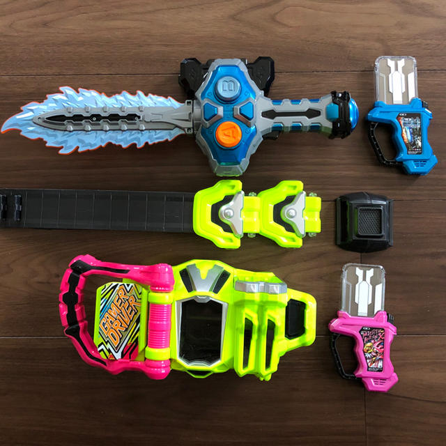 BANDAI - 仮面ライダーエグゼイド DX仮面ライダーブレイブ BANDAI - 仮面ライダーエグゼイド DX仮面ライダーブレイブ