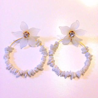 フラワーフープピアス♥︎ホワイト(ピアス)