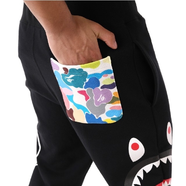 A BATHING APE(アベイシングエイプ)のFCRB BAPE SHARK SWEAT PANTS 2XL メンズのパンツ(その他)の商品写真