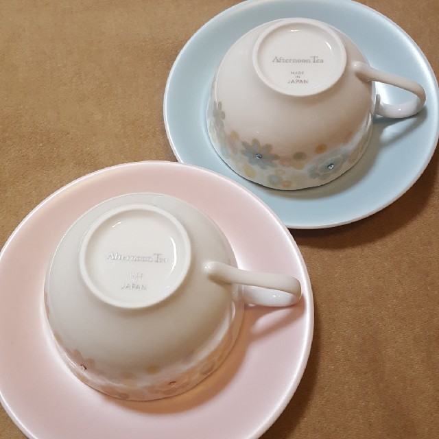 AfternoonTea(アフタヌーンティー)の未使用　アフタヌーンティー　カップ&ソーサー　ペア　スワロフスキー付　日本製 インテリア/住まい/日用品のキッチン/食器(グラス/カップ)の商品写真