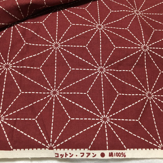 綿の赤い布(生地/糸)