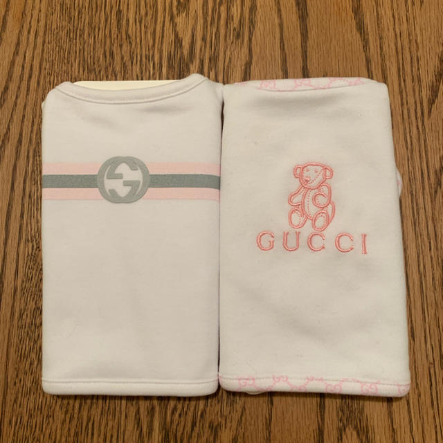 Gucci(グッチ)のグッチ スタイル 2枚セット 新品 キッズ/ベビー/マタニティのこども用ファッション小物(ベビースタイ/よだれかけ)の商品写真