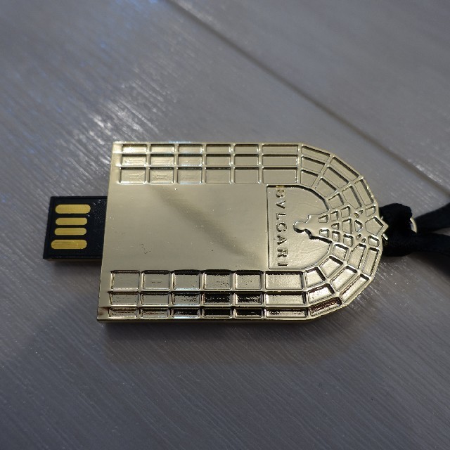 2022年最新春物 正規 非売品 ブルガリ ロゴエンブレムメタルUSB