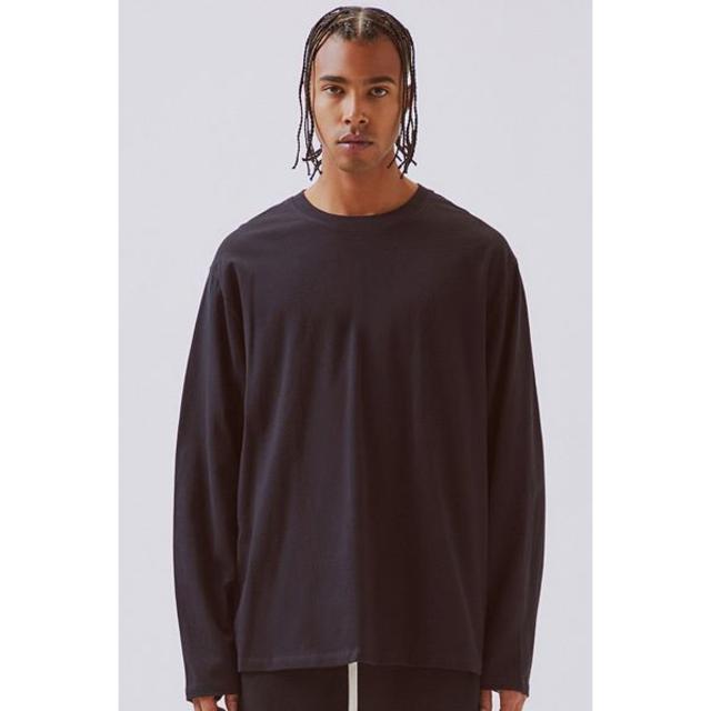 FEAR OF GOD(フィアオブゴッド)のFOG ESSENTIALS バックロゴ ロンＴ　黒　S　 新品 本物  メンズのトップス(Tシャツ/カットソー(七分/長袖))の商品写真