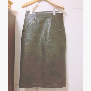 ザラ(ZARA)の【期間限定値下げ】ZARA フェイクレザー スカート カーキ (ひざ丈スカート)