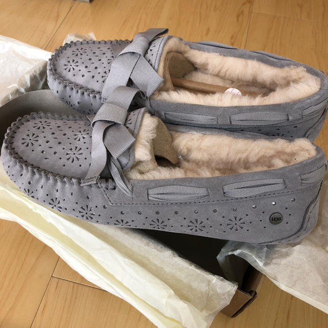 UGG(アグ)のご専用☆UGG 新品 24.5 レディースの靴/シューズ(スリッポン/モカシン)の商品写真