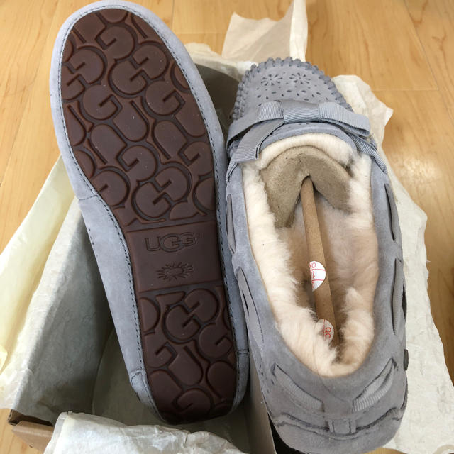 UGG(アグ)のご専用☆UGG 新品 24.5 レディースの靴/シューズ(スリッポン/モカシン)の商品写真