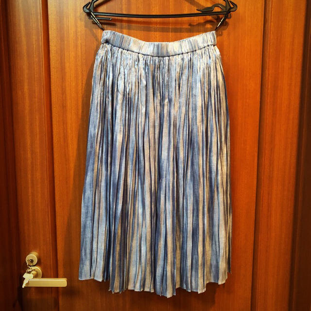 DOUBLE STANDARD CLOTHING(ダブルスタンダードクロージング)の新品 ダブスタのメタル風プリーツスカート＊. レディースのスカート(ひざ丈スカート)の商品写真