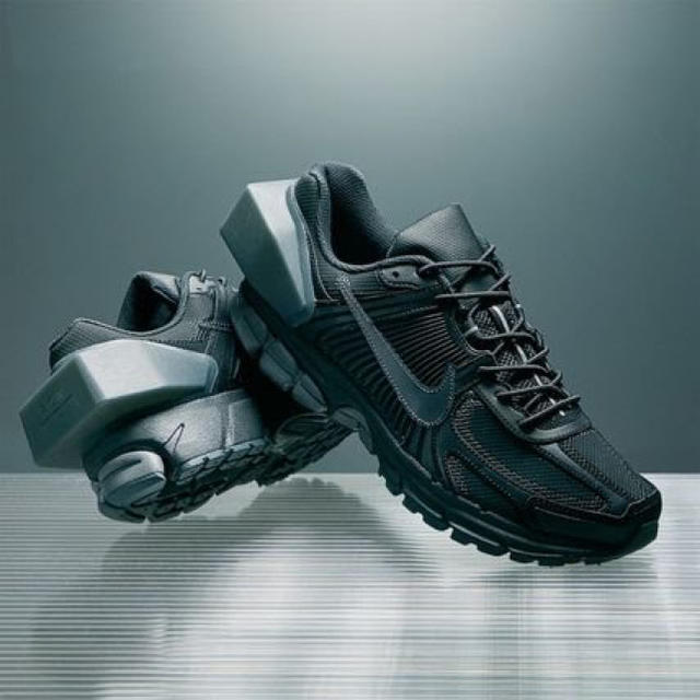 NIKE - Nike Zoom Vomero 5 ア コールド ウォール ズームボメロ5の通販 ...