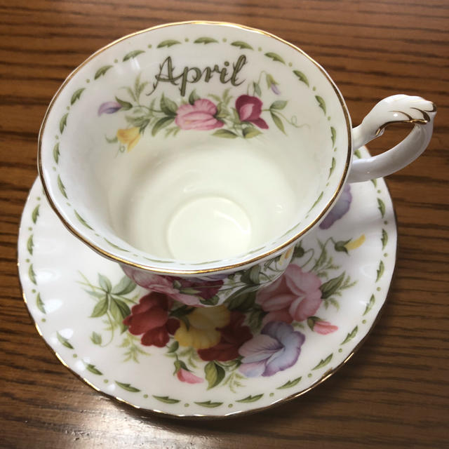 ROYAL ALBERT(ロイヤルアルバート)のロイヤルアルバート   カップ&ソーサー  4月 インテリア/住まい/日用品のキッチン/食器(グラス/カップ)の商品写真