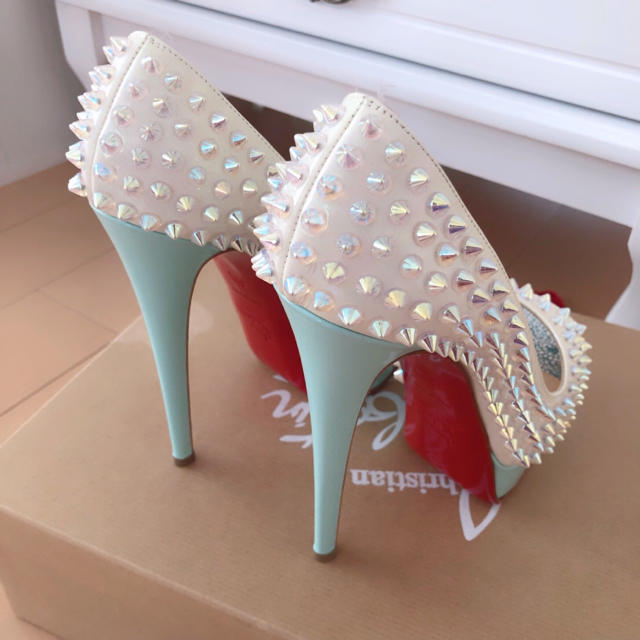 Christian Louboutin(クリスチャンルブタン)のChristian Louboutin 正規品 パンプス レディースの靴/シューズ(ハイヒール/パンプス)の商品写真