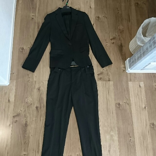 シンプルなパンツスーツ(ブラック)