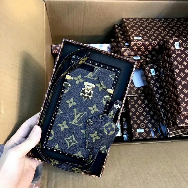 LOUIS VUITTON - 
LV携帯ケース iphonecaseアイフォンケースの通販 by 奥田w's shop｜ルイヴィトンならラクマ