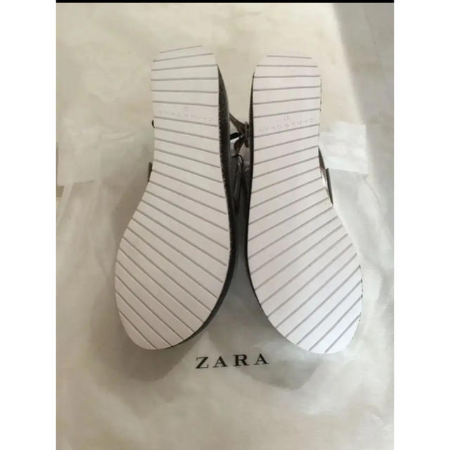 ZARA(ザラ)のZARA グリッター プラットフォーム グリッター サンダル 厚底 シルバー レディースの靴/シューズ(サンダル)の商品写真