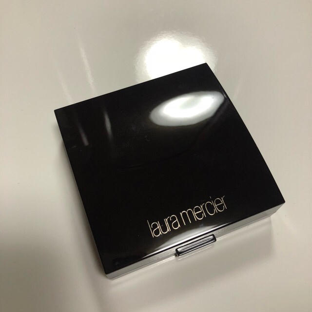 laura mercier(ローラメルシエ)のローラメルシエ  マットラディアンス ベイクドパウダー  ハイライト01 コスメ/美容のベースメイク/化粧品(フェイスカラー)の商品写真