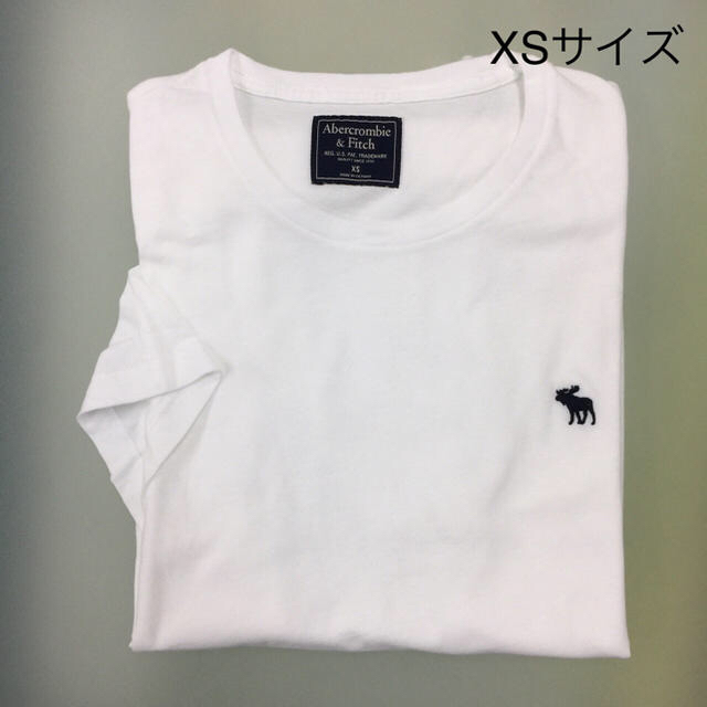 Abercrombie&Fitch(アバクロンビーアンドフィッチ)の★Abercrombie 【XS】大人気のメンズUネックワンポイント刺繍半袖T メンズのトップス(Tシャツ/カットソー(半袖/袖なし))の商品写真