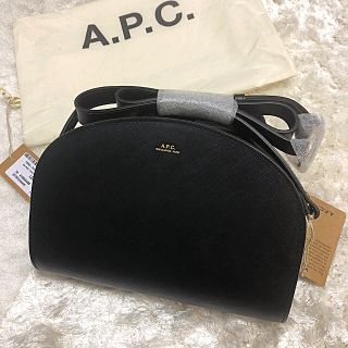 アーペーセー(A.P.C)のA.P.C ハーフムーン バッグ エンボス ブラック新品未使用(ショルダーバッグ)