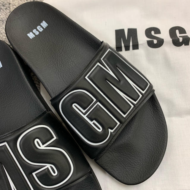MSGM(エムエスジイエム)のMSGMエムエスジーエム新品シャワーサンダル箱付きブラック送料込み布袋付き メンズの靴/シューズ(サンダル)の商品写真