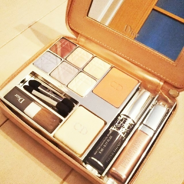 【新品】Dior Collection Voyage メイクアップパレット 【新品】Dior Collection Voyage メイクアップパレット