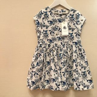 プチバトー(PETIT BATEAU)のプチバトー 19SS ブルーフラワーワンピース 4ans 新品(ワンピース)