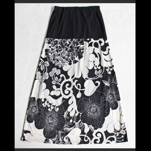 antiqua(アンティカ)のわかさん2way花柄スカート・裾タックトップス黒 レディースのスカート(ロングスカート)の商品写真