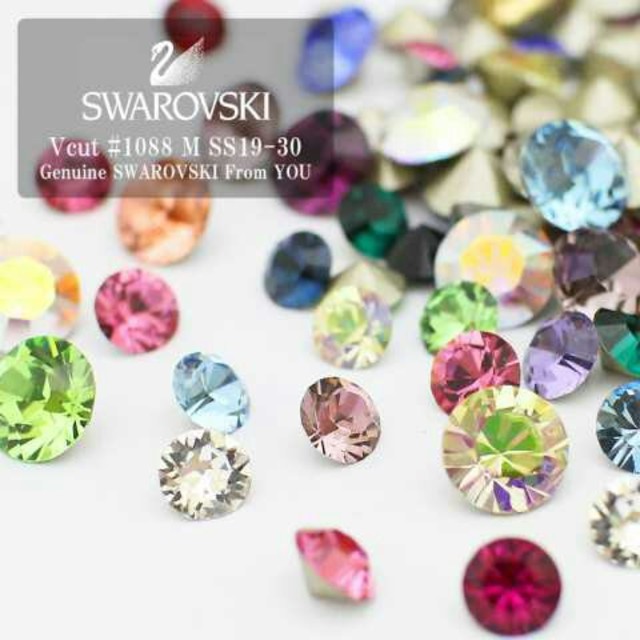 SWAROVSKI(スワロフスキー)のスワロフスキー ネイルパーツ チャトン パーツ【カラー＆サイズミックス】 コスメ/美容のネイル(ネイル用品)の商品写真