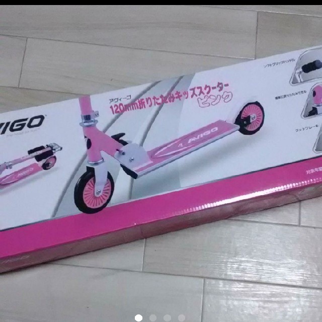 新品　キッズスクーター　キックボード　ピンク　女の子　トイザらス　AVIGO エンタメ/ホビーのテーブルゲーム/ホビー(三輪車/乗り物)の商品写真