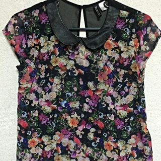 エイチアンドエム(H&M)の花柄シフォントップス(Tシャツ(半袖/袖なし))