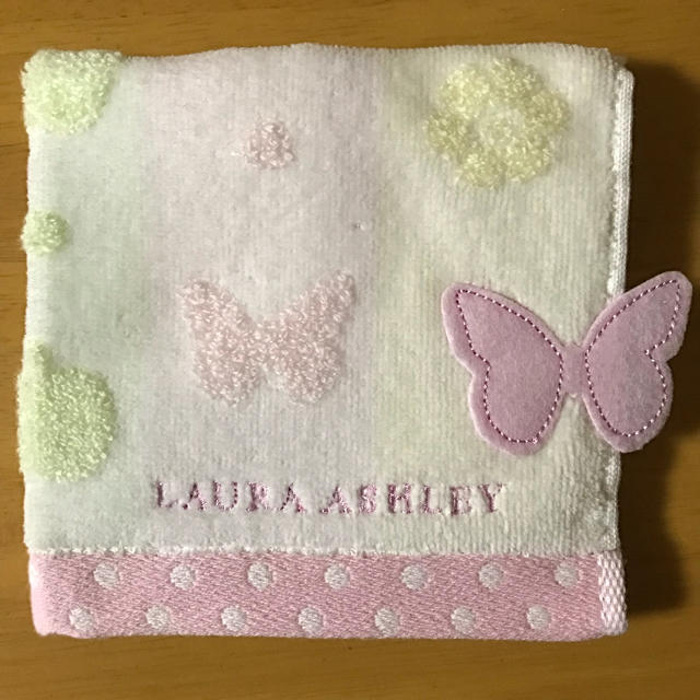 LAURA ASHLEY(ローラアシュレイ)のお値下げ☆ローラアシュレイ☆新品未使用☆タオル ハンカチ バタフライ レディースのファッション小物(ハンカチ)の商品写真