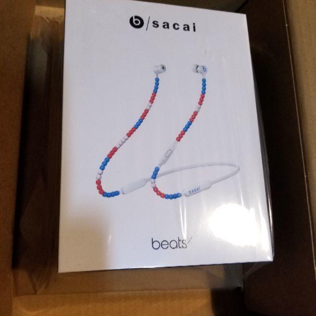 sacai(サカイ)のBeatsX sacai Special Editionトゥルーホワイト スマホ/家電/カメラのオーディオ機器(ヘッドフォン/イヤフォン)の商品写真