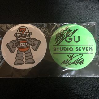 ジーユー(GU)のGU STUDIO SEVEN 激レア！NAOTO直筆サイン入り缶バッジ非売品(ミュージシャン)