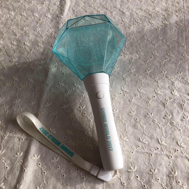 SHINee(シャイニー)のSHINee  ペンライト エンタメ/ホビーのタレントグッズ(アイドルグッズ)の商品写真