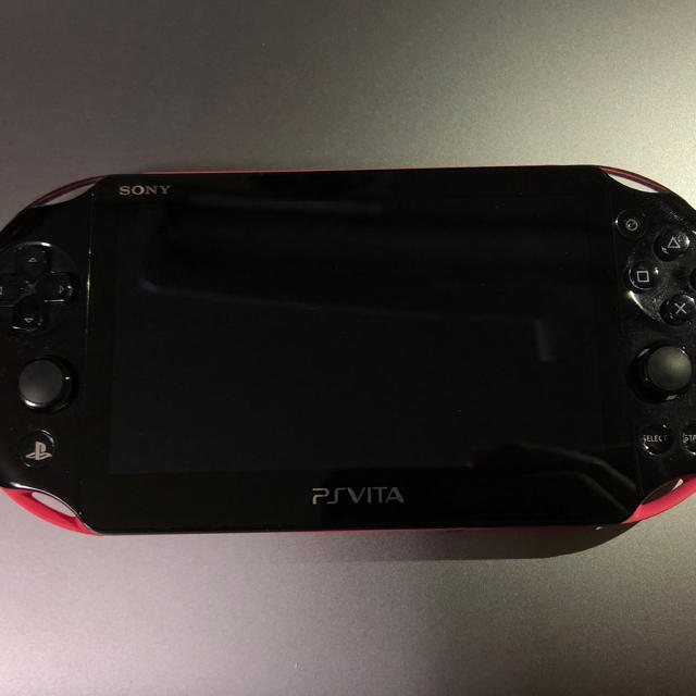 PlayStation Vita(プレイステーションヴィータ)のPS VITA pink/black エンタメ/ホビーのゲームソフト/ゲーム機本体(携帯用ゲーム機本体)の商品写真
