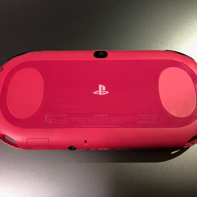 PlayStation Vita(プレイステーションヴィータ)のPS VITA pink/black エンタメ/ホビーのゲームソフト/ゲーム機本体(携帯用ゲーム機本体)の商品写真