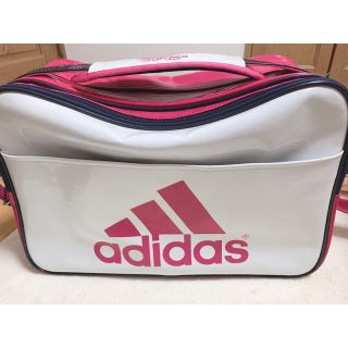 アディダス(adidas)のエナメルバッグ(ショルダーバッグ)