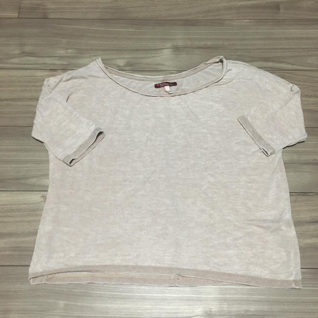 Bershka(ベルシュカ)の新品 未使用 ベージュTシャツ レディースのトップス(Tシャツ(半袖/袖なし))の商品写真