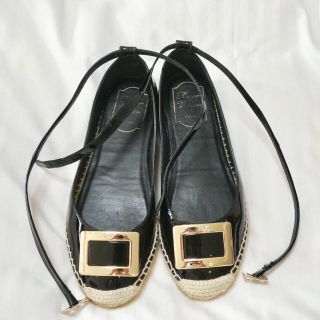 ロジェヴィヴィエ(ROGER VIVIER)のロジェヴィヴィエ エナメル フラットシューズ 検)ドゥロワー   ルブタン(バレエシューズ)