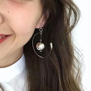 トゥデイフル(TODAYFUL)のマチルダローズ シルバーフープピアス mite(ピアス)